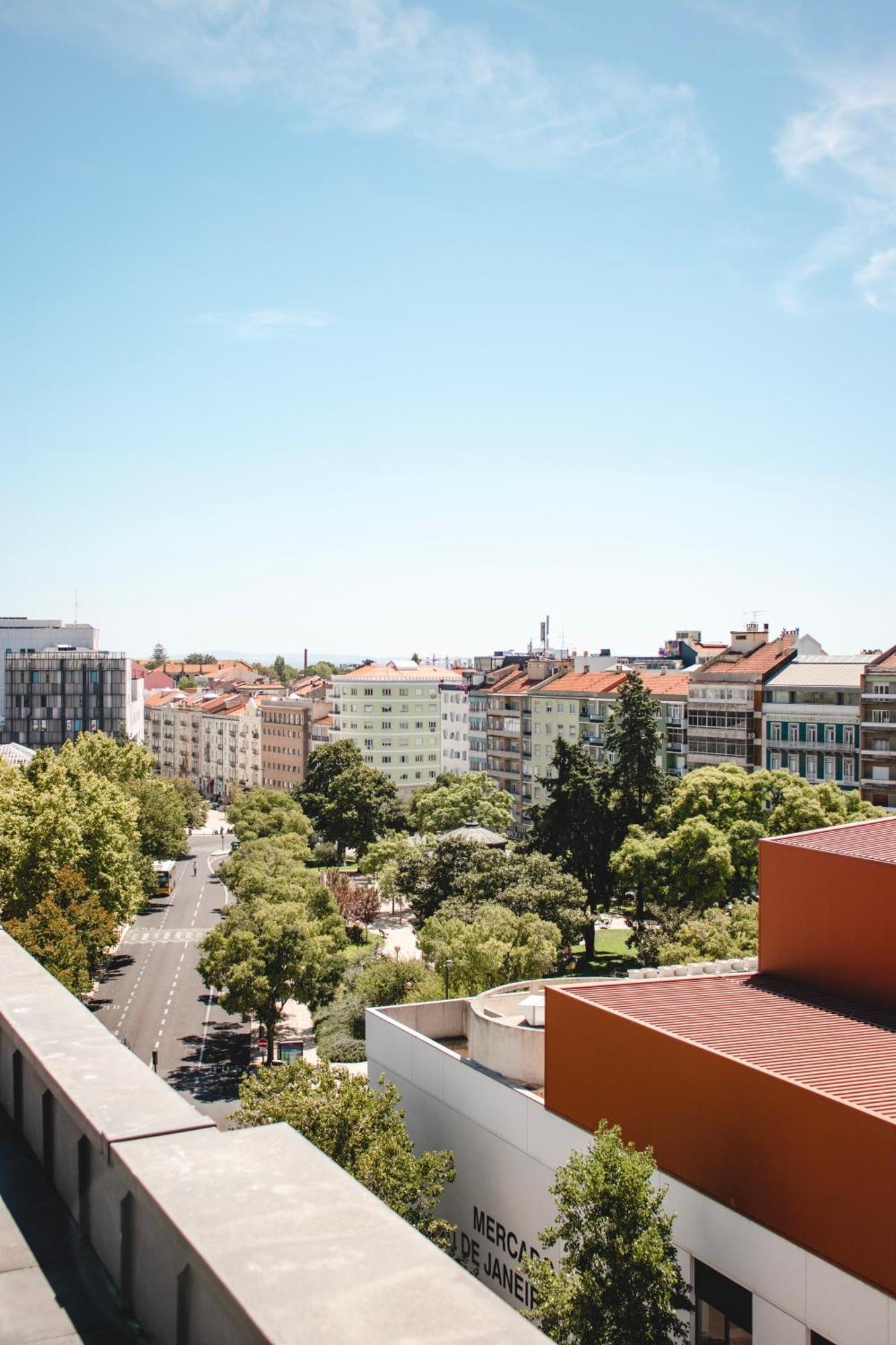 Hotel Doubletree By Hilton Lisbon Fontana Park Exterior foto